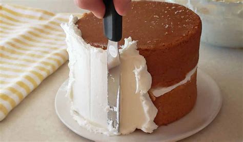 The Perfect Crusting Buttercream Frosting | Wilton