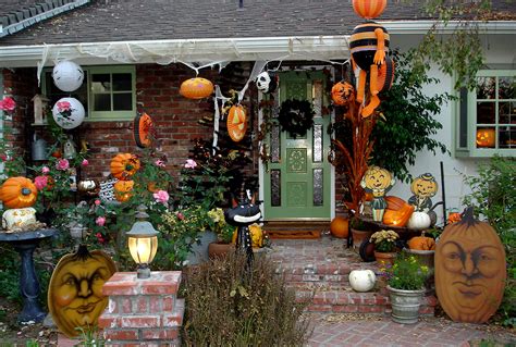 11 Awesome Outdoor Halloween Decoration Ideas - Awesome 11