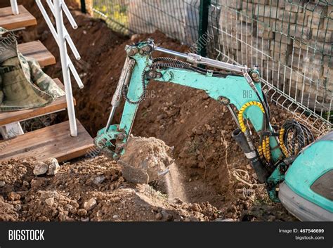 Mini Excavator Digs Image & Photo (Free Trial) | Bigstock