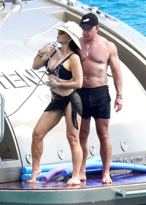 Lauren Sanchez Rocks Beige Bikini Inside Jeff Bezos’ Yacht: Photo ...