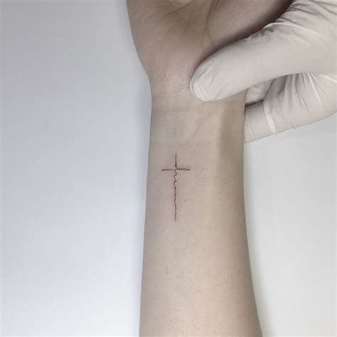 Cross lettering. 배우 앤 커티스 @annecurtissmith . . #tattoo #tattoos #tattooar… | Tatuajes de cruz ...