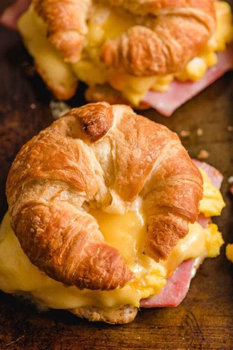 Breakfast Croissant Sandwiches with Ham and Cheese - NeighborFood