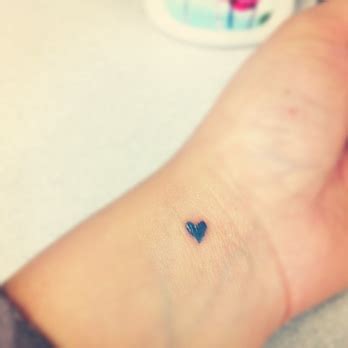 blue heart tattoo - Buscar con Google