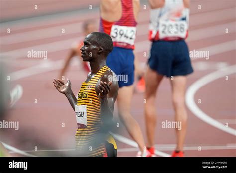 Joshua Cheptegei winning the 2020 Tokyo Olympics in the 5000m final ...