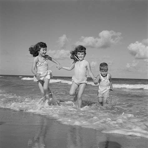 These 12 Vintage Photographs Celebrate the Simple, Easygoing Fun of Summers Past ~ Vintage Everyday