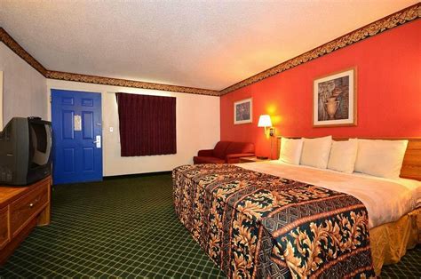 RODEWAY INN AT LACKLAND AFB (AU$94): 2022 Prices & Reviews (San Antonio, Texas) - Photos of ...