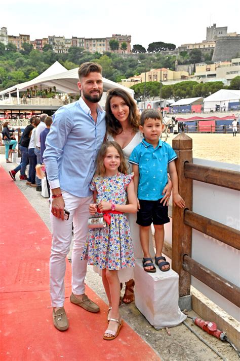 Olivier Giroud : Sortie en famille avec Jennifer et les enfants à ...