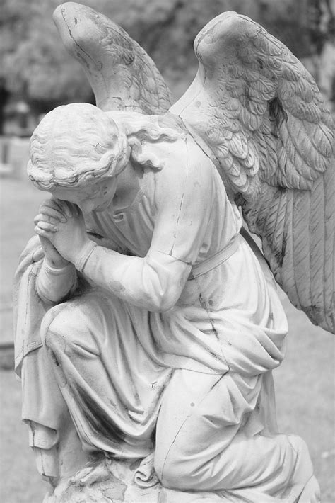 praying angel | great pose on the statue but is it me or is … | Flickr