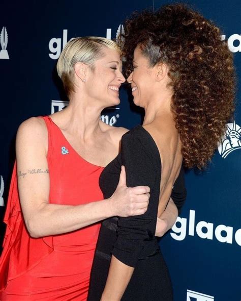 Teri Polo and Sherri Saum at the 2017 GLAAD awards making my heart melt Short Hair