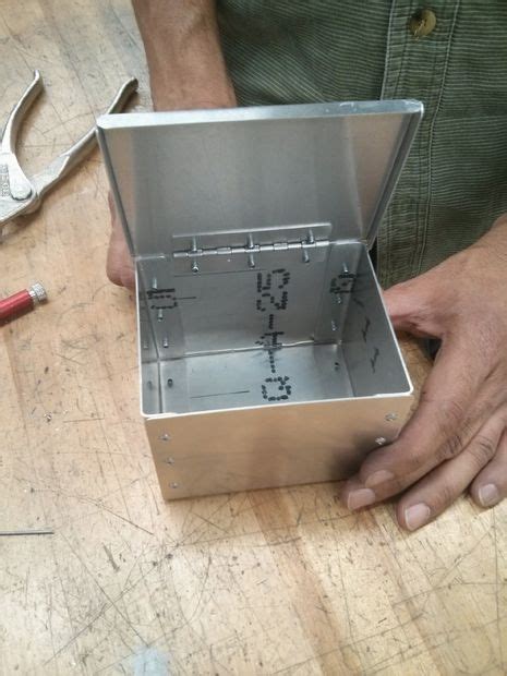 A Riveted Metal Box With Lid | Metalen projecten, Metaalkunst, Metaalbewerking