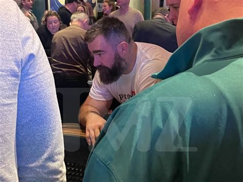 Jason Kelce Playing Craps At Las Vegas Casino Before Super Bowl