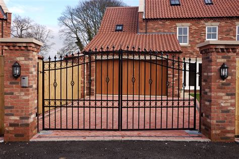 How Much Do Automatic Driveway Gates Cost?