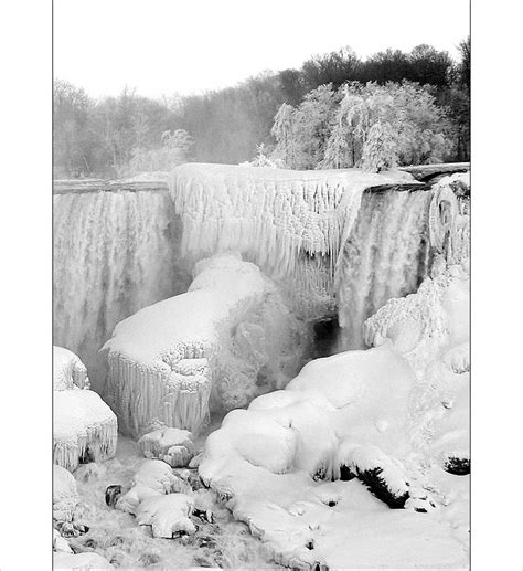 [daily dose of imagery] giant icicles of niagara