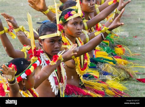 Micronesia yap women people hi-res stock photography and images - Alamy