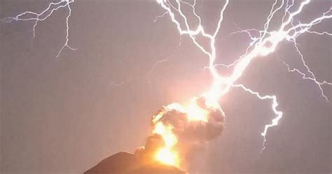 Out-of-this-world moment lightning strikes erupting Guatemala volcano ...