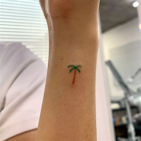 99+ Best Palm Tree Tattoo Ideas That Will Make You Feel Alive (Meaning and Inspirations) - Hero ...