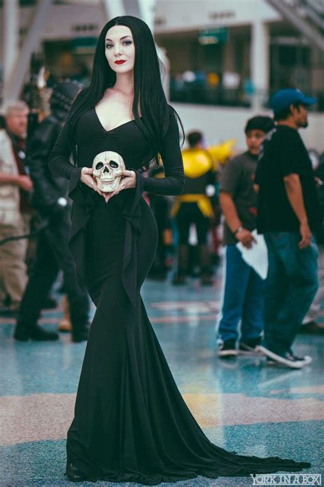 Pin by Stephanie Michelle on Costumes & Pretty Things | Morticia addams ...