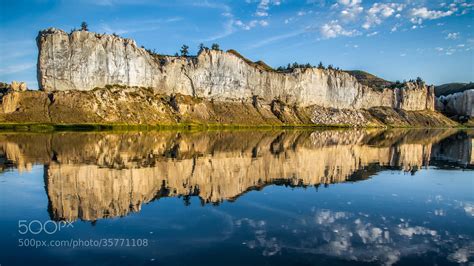 White Cliffs Missouri River, Montana, USA [OC] [2048x1152] : EarthPorn