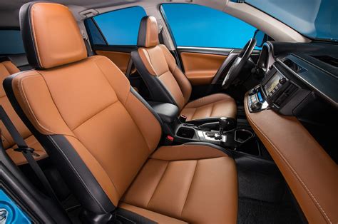 2017 Toyota Rav4 Hybrid Limited interior overview - Motor Trend en Español