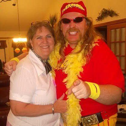 Hulk Hogan Hulkamania Red T-shirt Bandana Beard Boa Glasses Costume – Extreme Wrestling Shirts