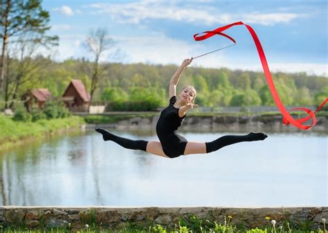 Young gymnast shows split jump | Premium Photo