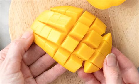 How to cut a mango - lasopamerchant