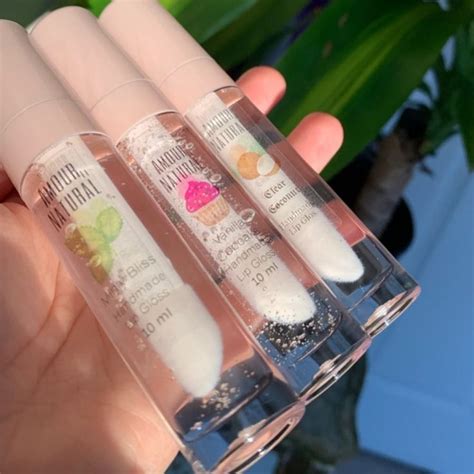 Amour Le Natural on Instagram: “Can never go wrong with a clear gloss ️ ...