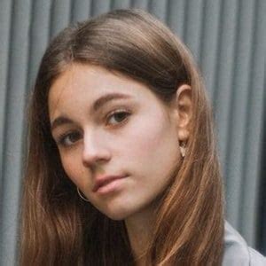 Anna Malygon (TikTok Star) - Age, Birthday, Bio, Facts, Family, Net Worth, Height & More ...