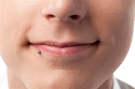 How To Remove A Lip Piercing | Sitelip.org