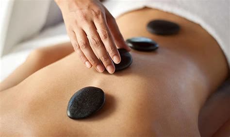 The benefits of a hot stone massage
