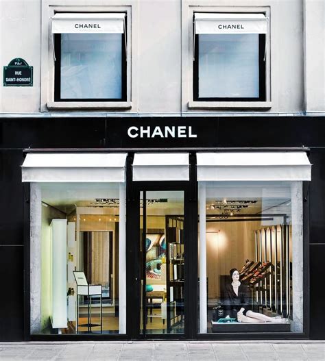 Chanel opens pop-up beauty boutique in Paris