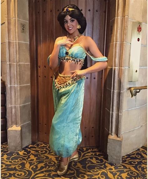 Jasmine from Aladdin #disney #cosplay #disneycosplay #cosplaystyle #cosplaygirl | Princess ...