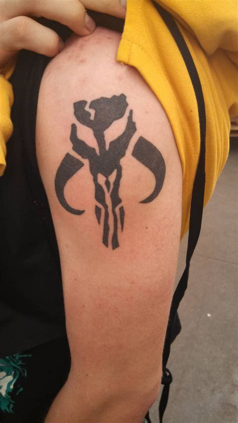 Mandalorian Skull Skull Tattoos, Body Art Tattoos, Cool Tattoos, Half Sleeve Tattoo, Sleeve ...