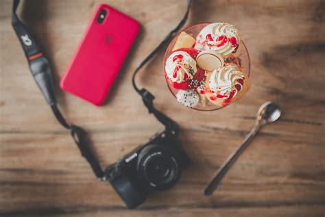 dessert, camera, phone, technology, photographer, photography, table, wood, red, ice cream | Pxfuel