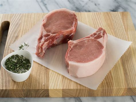 Free Range Naturally Raised Iowa Pork Chops (4 PER PACK)