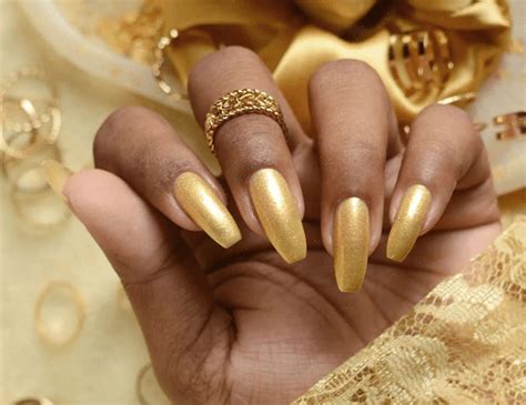 Gold Nail Art Designs & Ideas for 2024