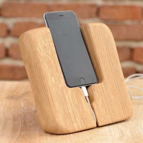 The best compact wooden phone stands for dorms