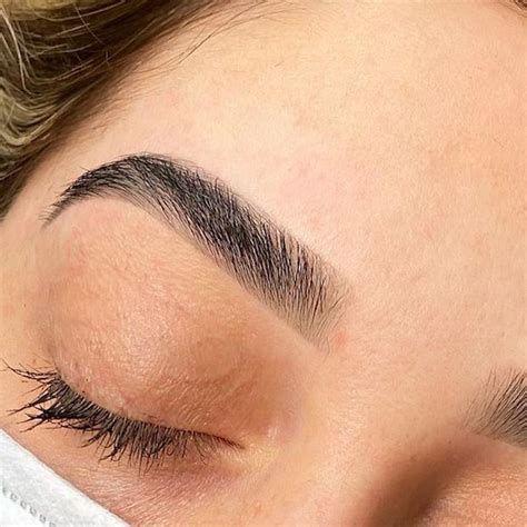 Everything You Need to Know About Eyebrow Tinting (2022)