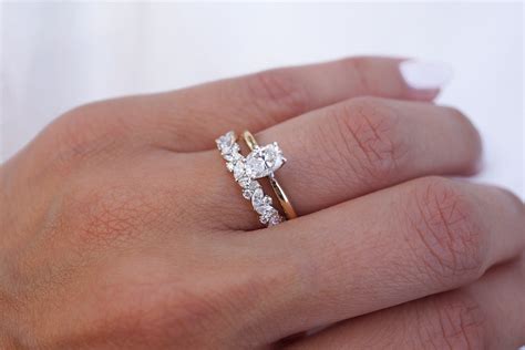 Round White Gold Wedding Rings For Women