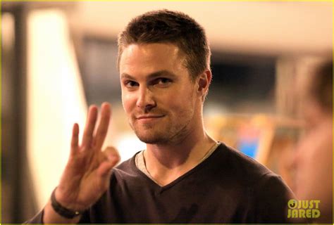 Stephen Amell: Yoga Poses Have No Regard for Testicles!: Photo 2912061 | Photos | Just Jared ...