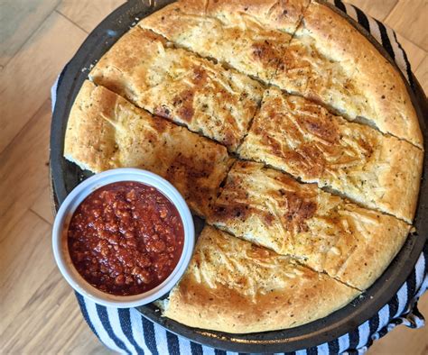 Garlic Bread Pizza W/ Marinara Sauce : 7 Steps (with Pictures) - Instructables