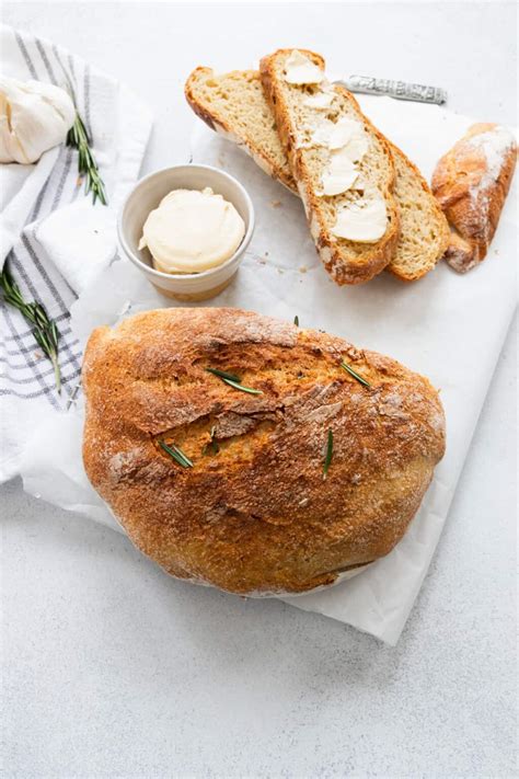 Easy Roasted Garlic & Fresh Rosemary Dutch Oven Bread