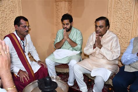 reliance mukesh ambani and akash ambani at somnath temple on maha ...