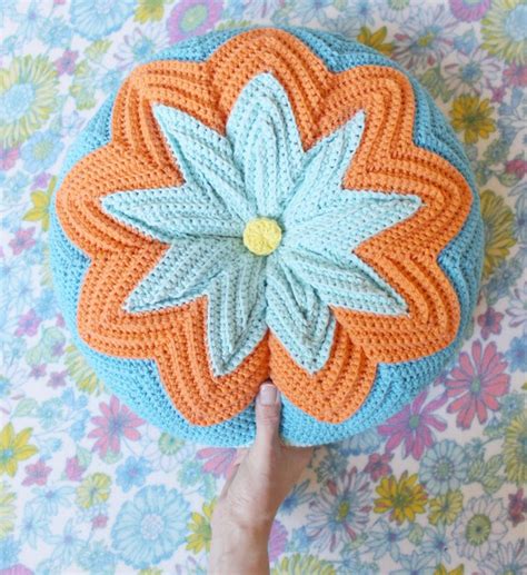 17 Best images about Crochet Pillows on Pinterest | African flowers, Patterns and Pillow covers