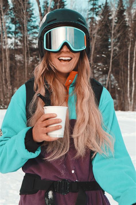 Favorite and coziest fleece sweater Ski Trip Outfit, Skiing Outfit, Snowboarding Pics, Skier ...