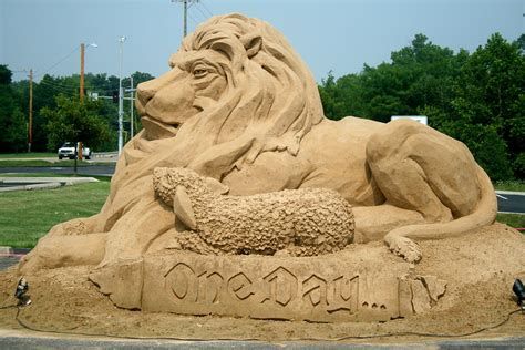 One Day, sand art, full side shot | Sand art representing th… | Flickr