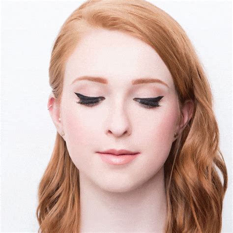 The cat eye makeup look never goes out of style. Our simple tutorial ...