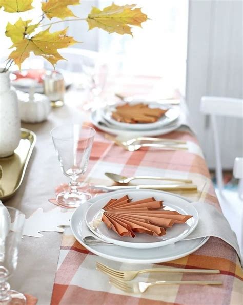 20 Best Napkin Folding Ideas to Set Your Table