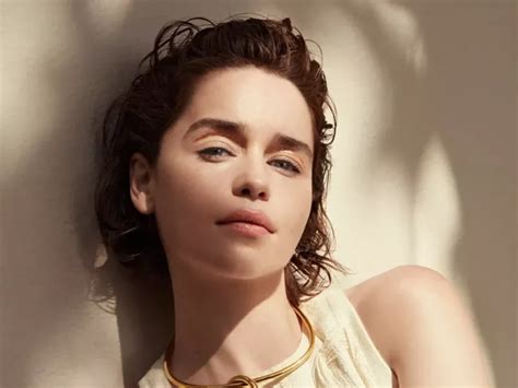 'Hvorfor siger de ja?': Emilia Clarke sprænger Anthony Hopkins og ...