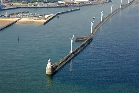 Blyth Harbour Lighthouse in Blyth, GB, United Kingdom - lighthouse ...